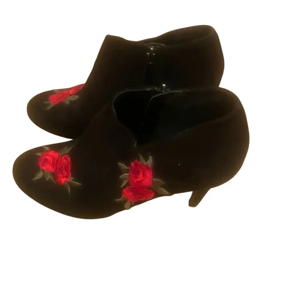 Impo Rose embroidered bootie heels size 6.5